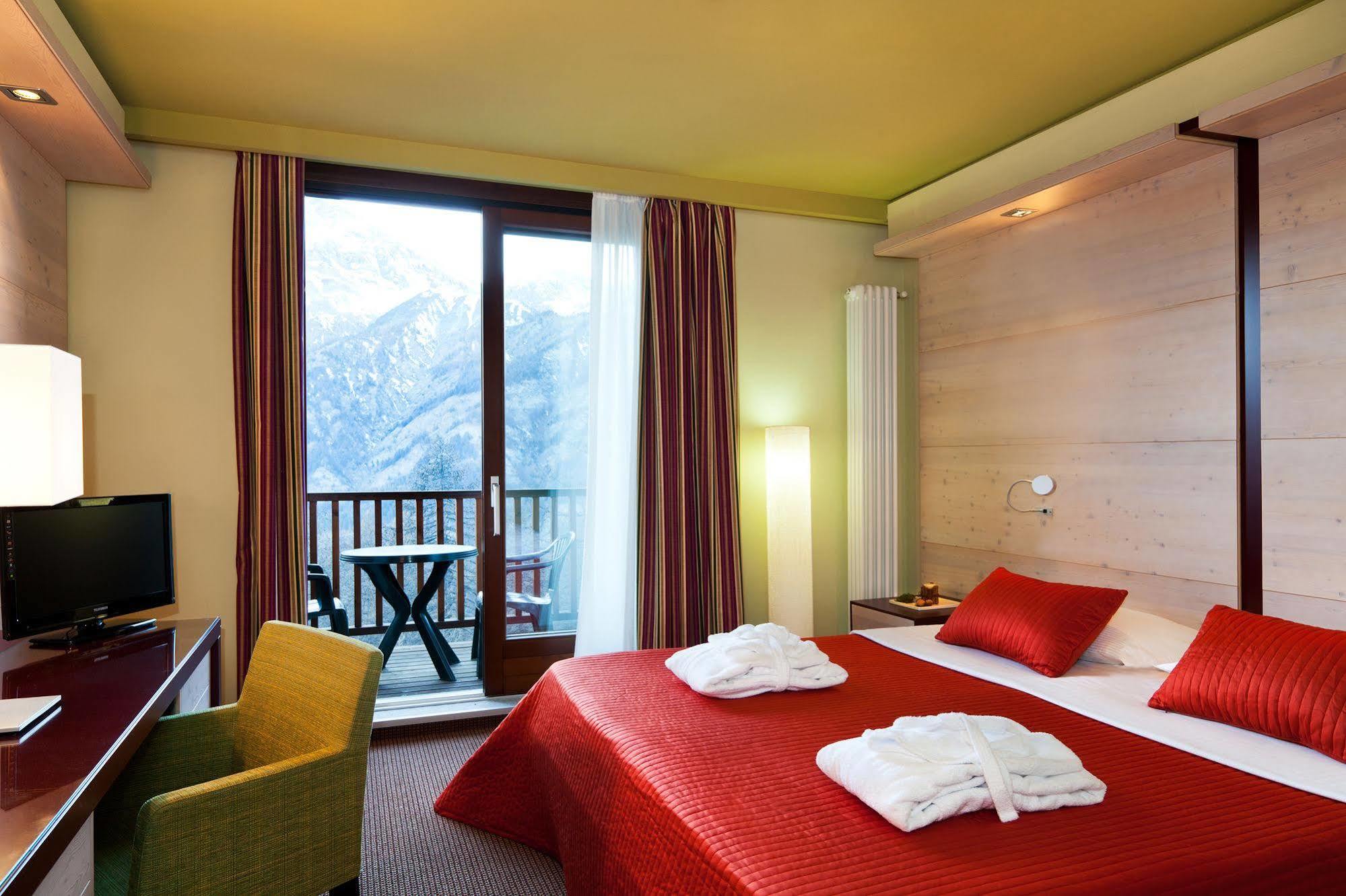 Hotel Sansicario Majestic Cesana Torinese Exteriör bild